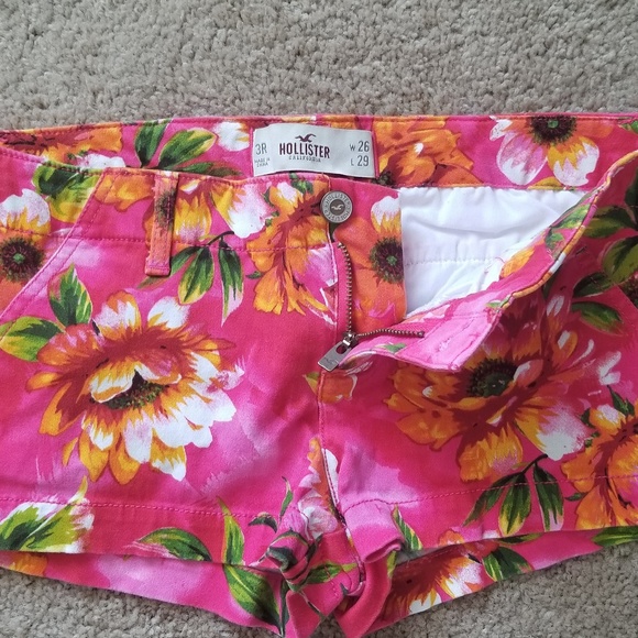 Hollister Hawaiian Floral print Shorts - Picture 2 of 4